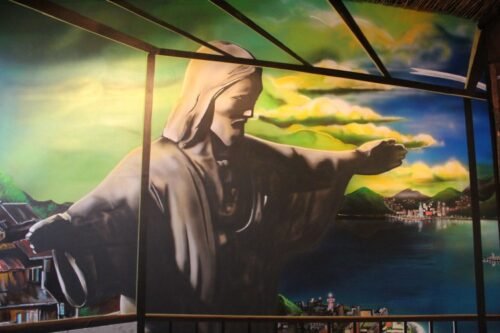 BRESIL - Décoration intérieur d’un restaurant Brésilien. Peinture mur et plafond offrant une belle perspective. Peinture UV offrant une vue différente de jour ou de nuit.