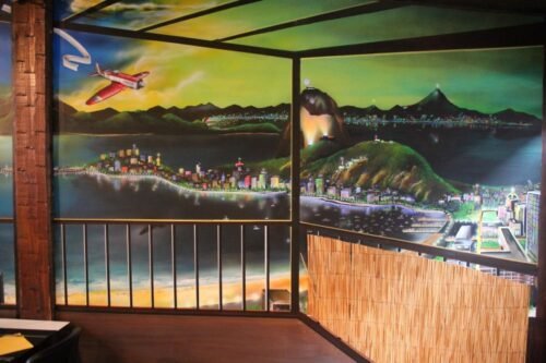 BRESIL - Décoration intérieur d’un restaurant Brésilien. Peinture mur et plafond offrant une belle perspective. Peinture UV offrant une vue différente de jour ou de nuit.