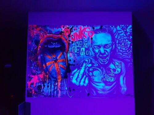 PUNK - Toile 116x81cm - Peinture sur toile, acrylique fluo et peinture invisible offrant une vue de jour et une vue de nuit.