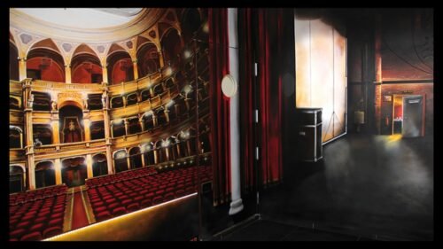 THEATRE - Décoration imaginée et réalisée autour du thème du théâtre. Décor peint en trompe l’œil d’un théâtre et de ses coulisses. Fibre optique intégrée dans la cloison afin d’éclairer les balcons.